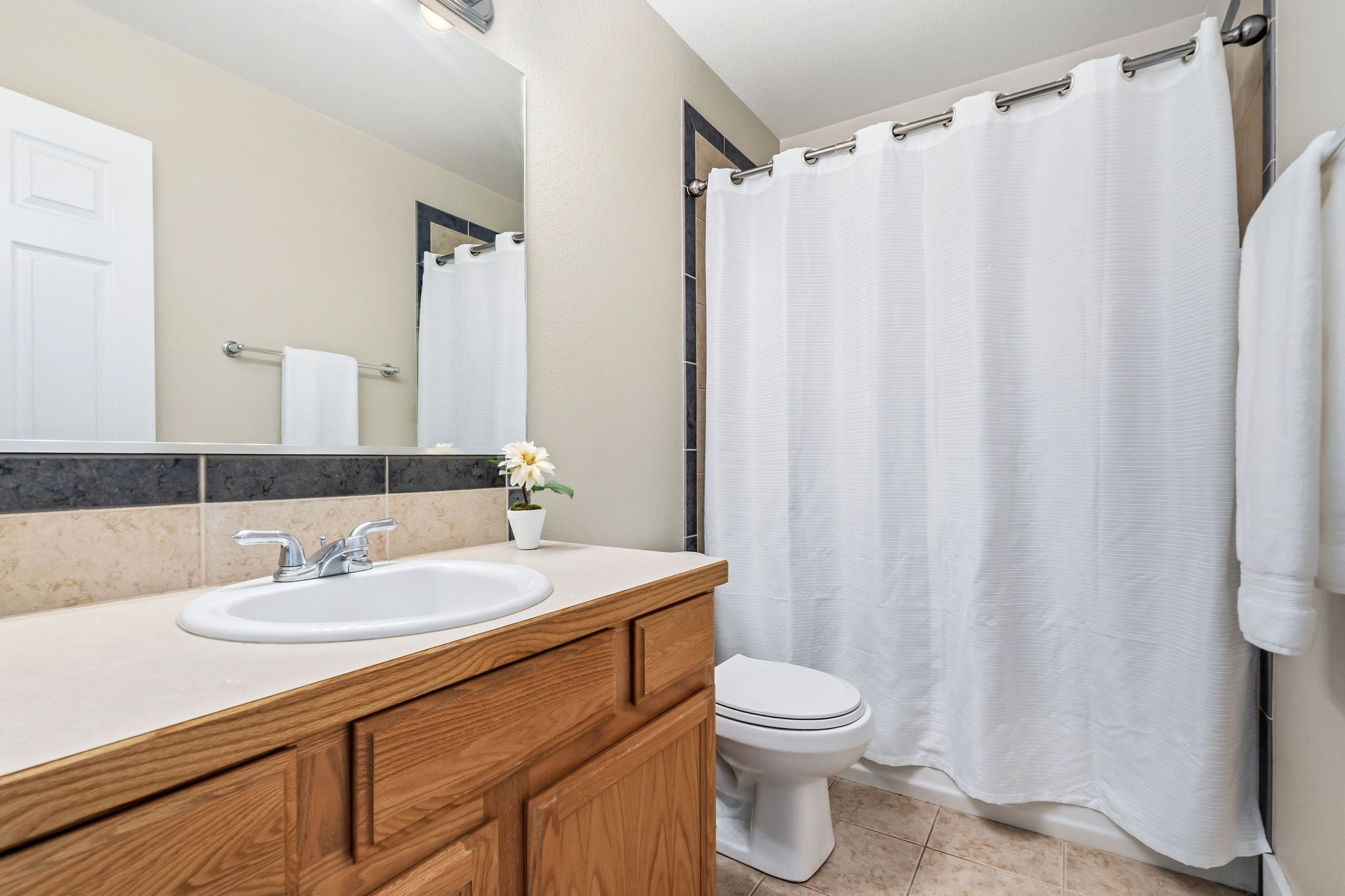 Full Hall Bathroom with Tiled Shower - Main Level