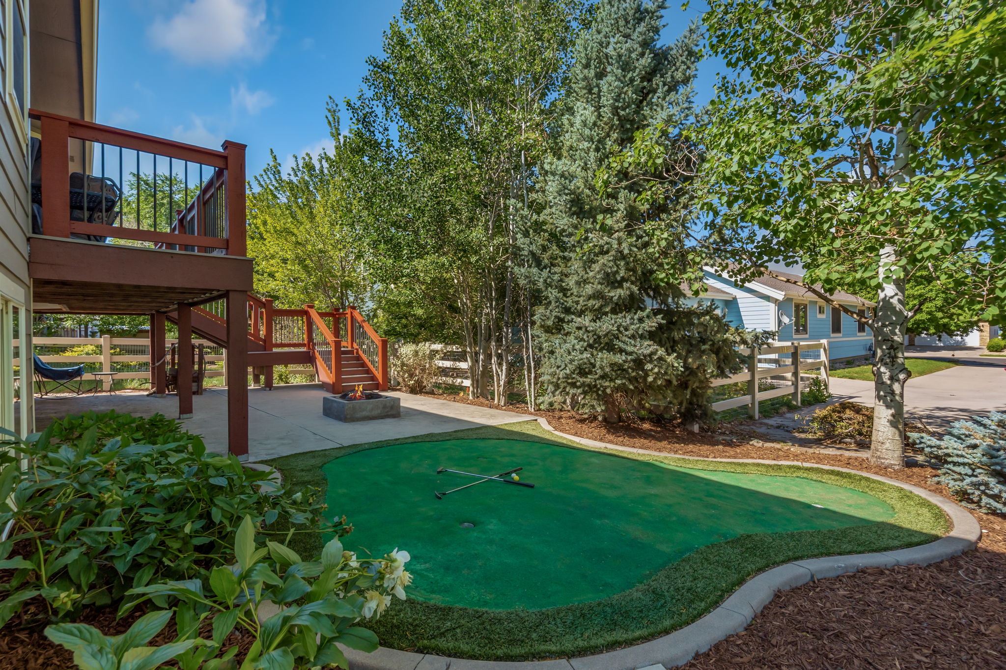 Your own private putting green! How fun!!