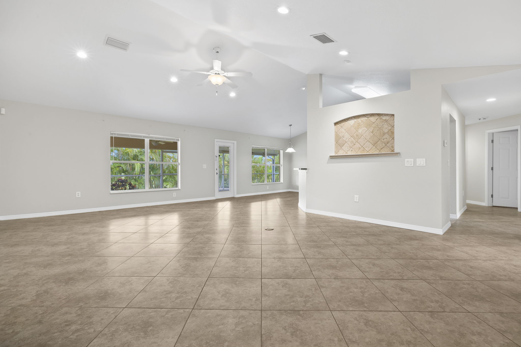 Truly Great Room 17'8" x 23