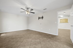 Split floor plan - primary at left side