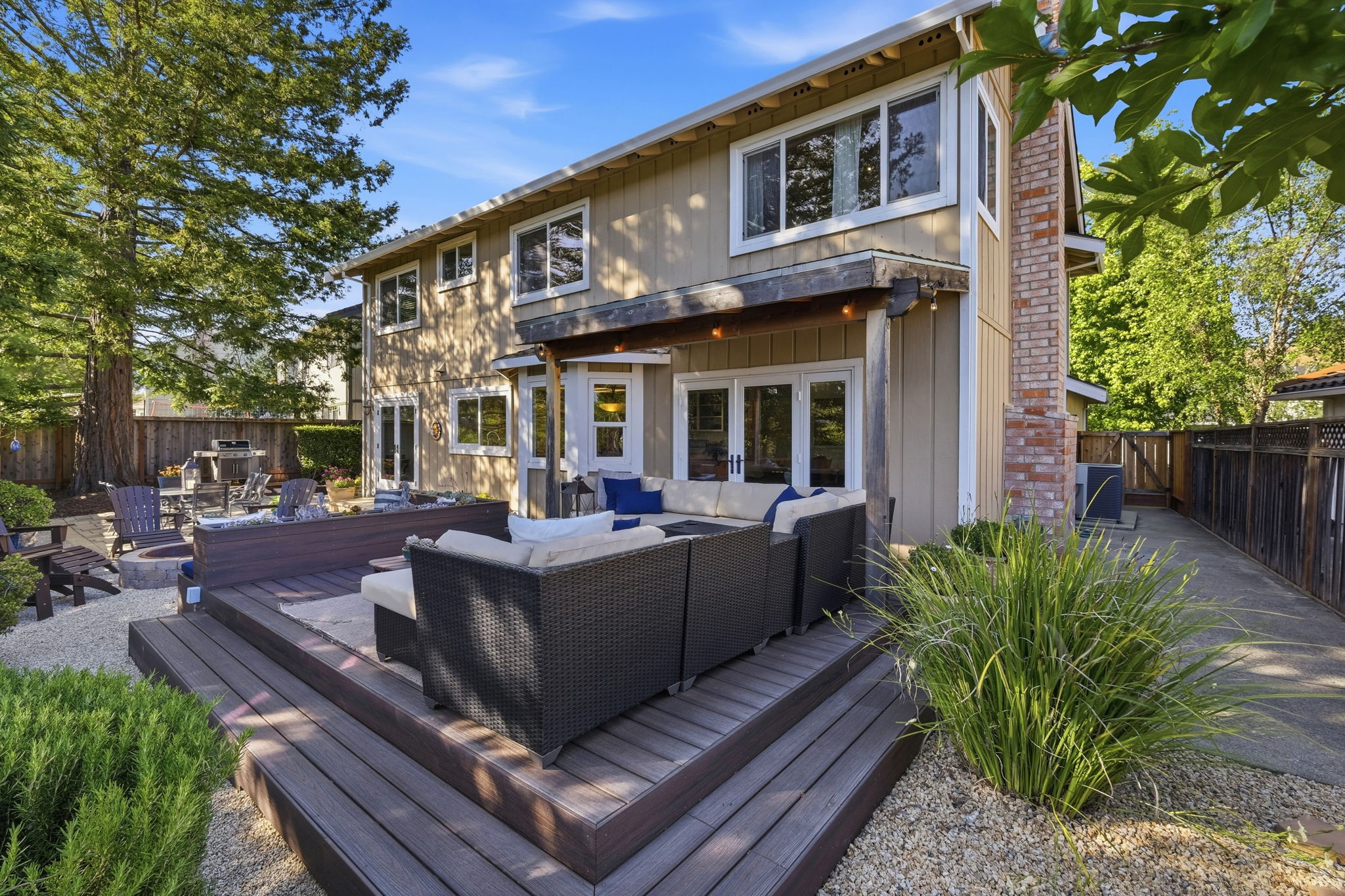 043_F8_2839 Rockridge Dr