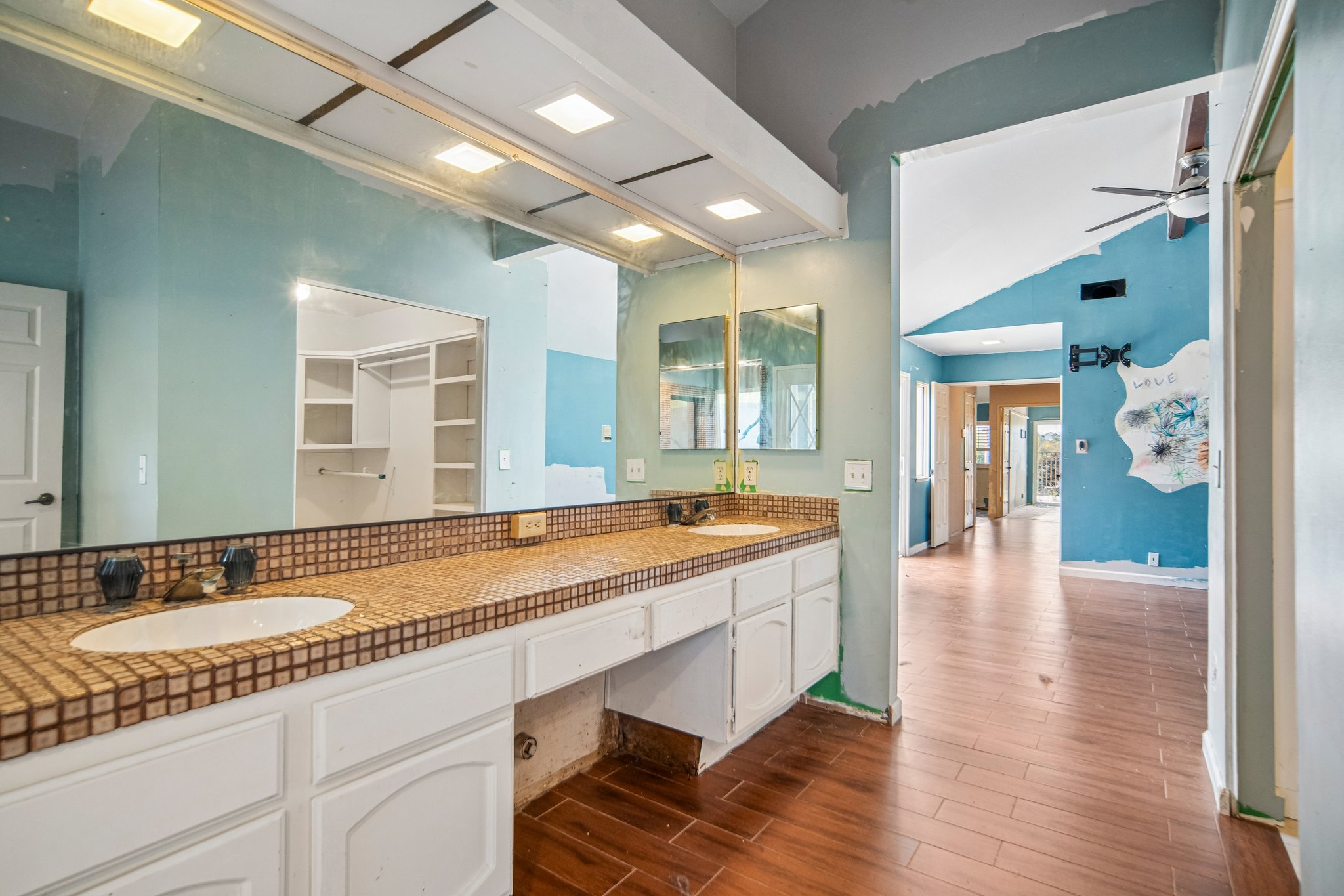 Lakewood Dr-S1408-029.jpg