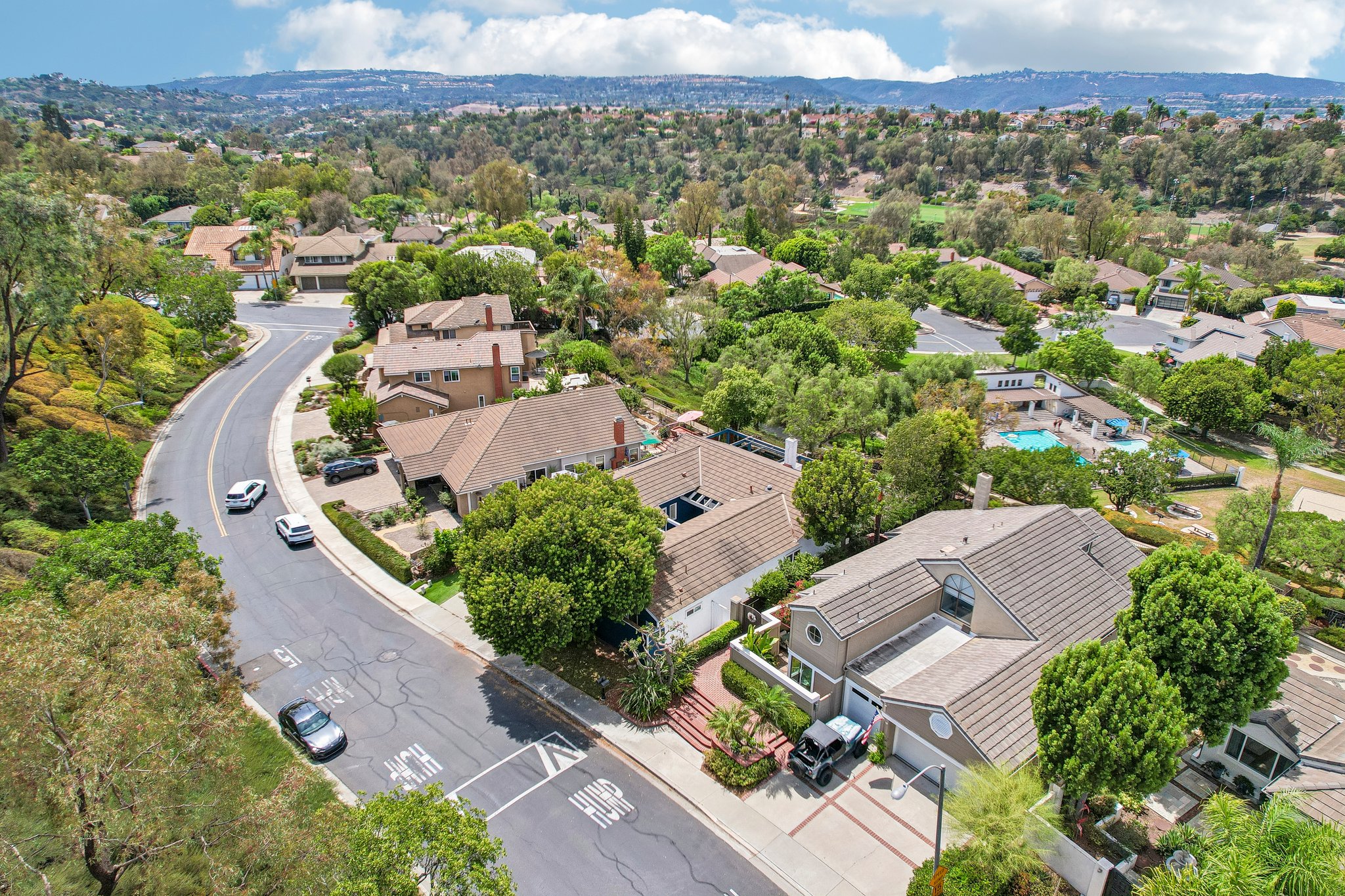 Lakewood Dr-S1408-043.jpg