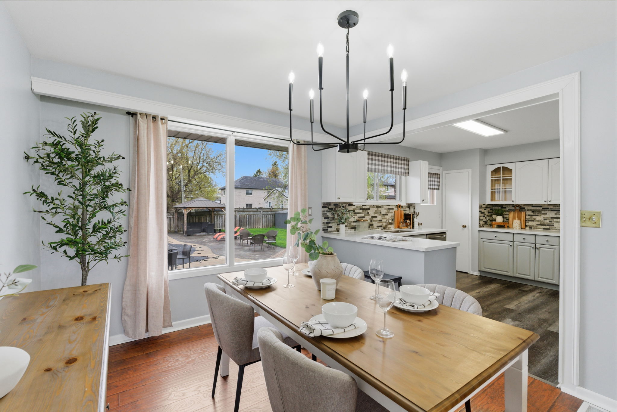  Photo 31