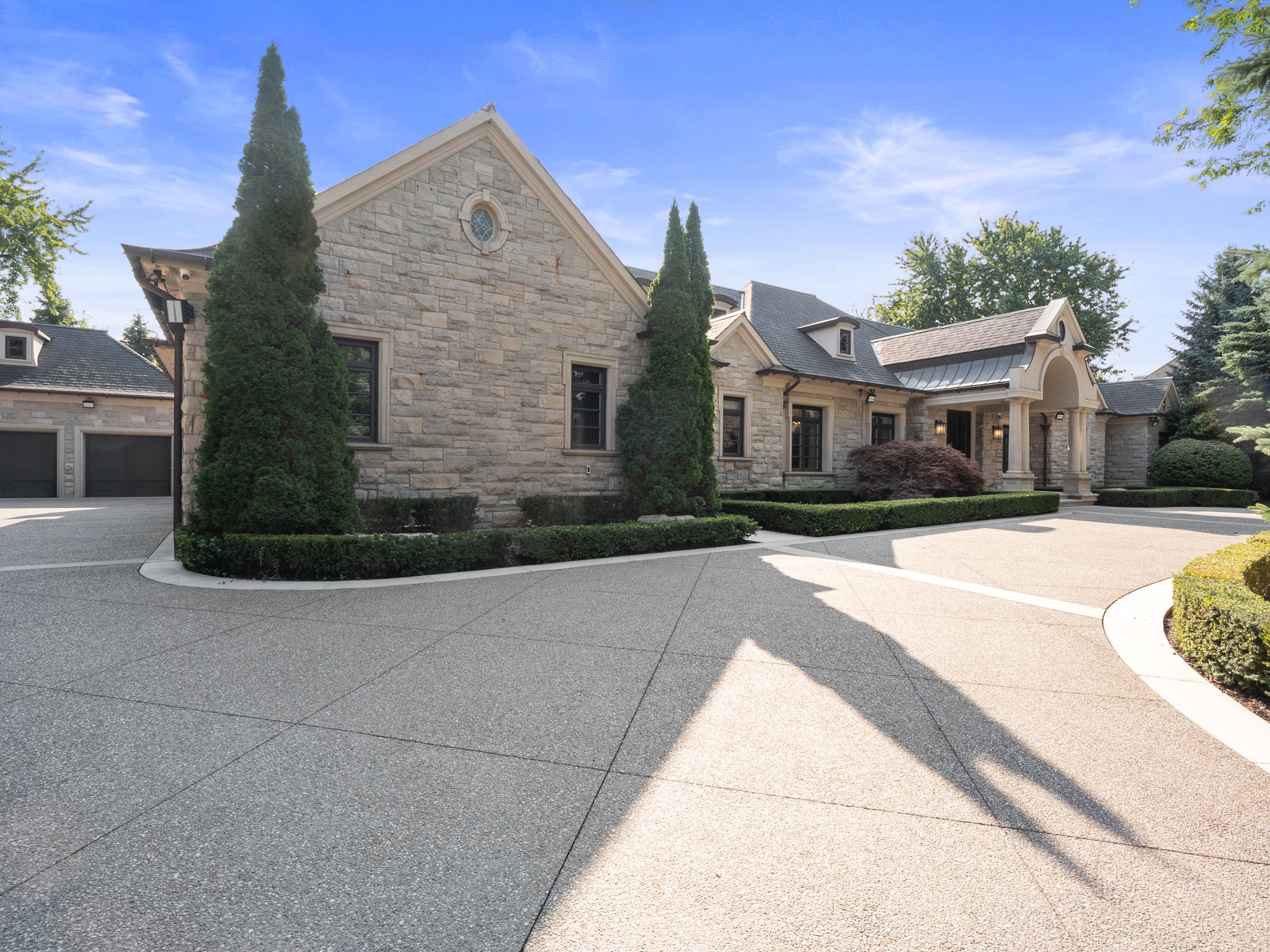 284 Pine Valley Crescent Vaughan, ON L4L 2W6