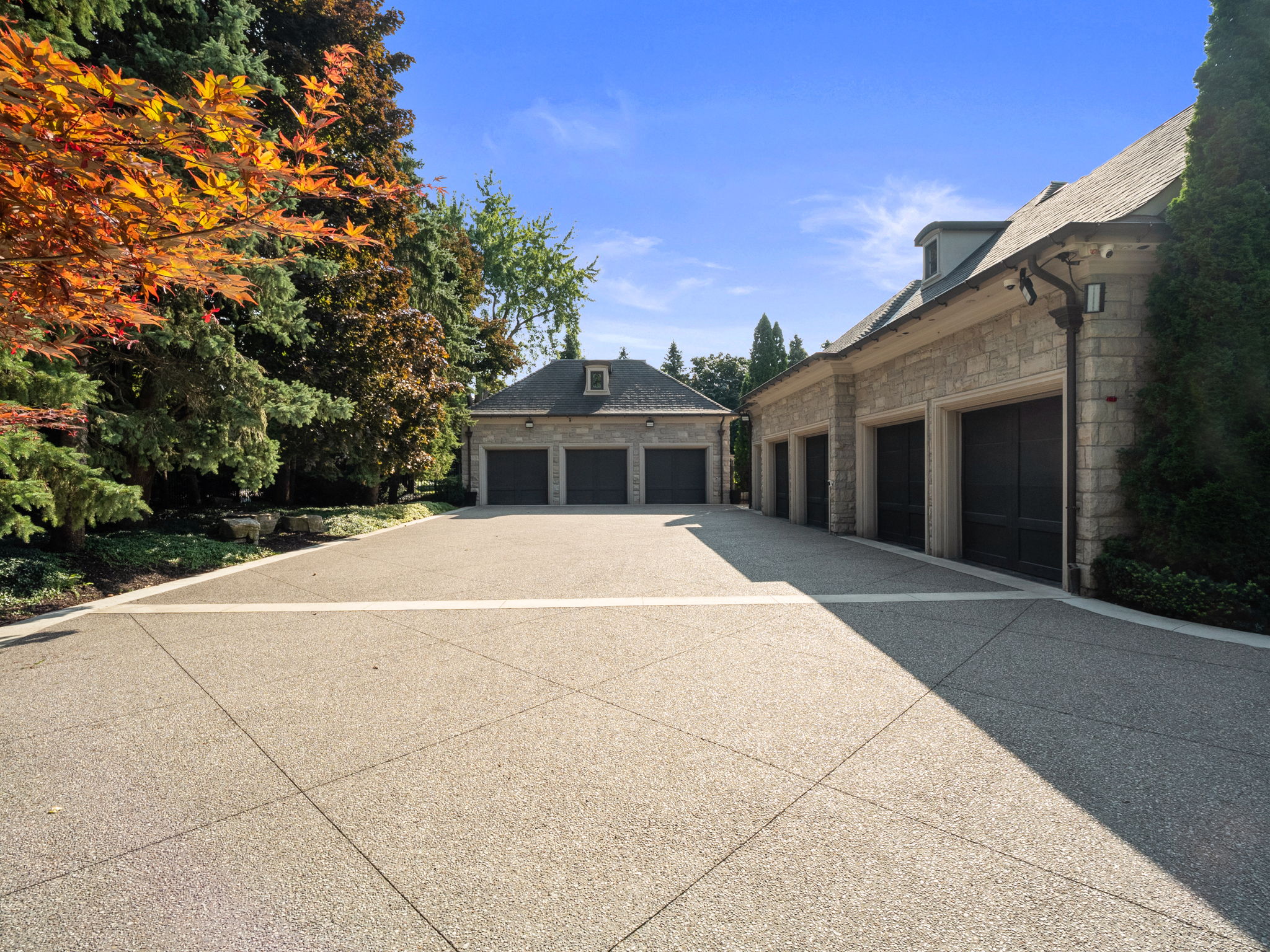 284 Pine Valley Crescent Vaughan, ON L4L 2W6