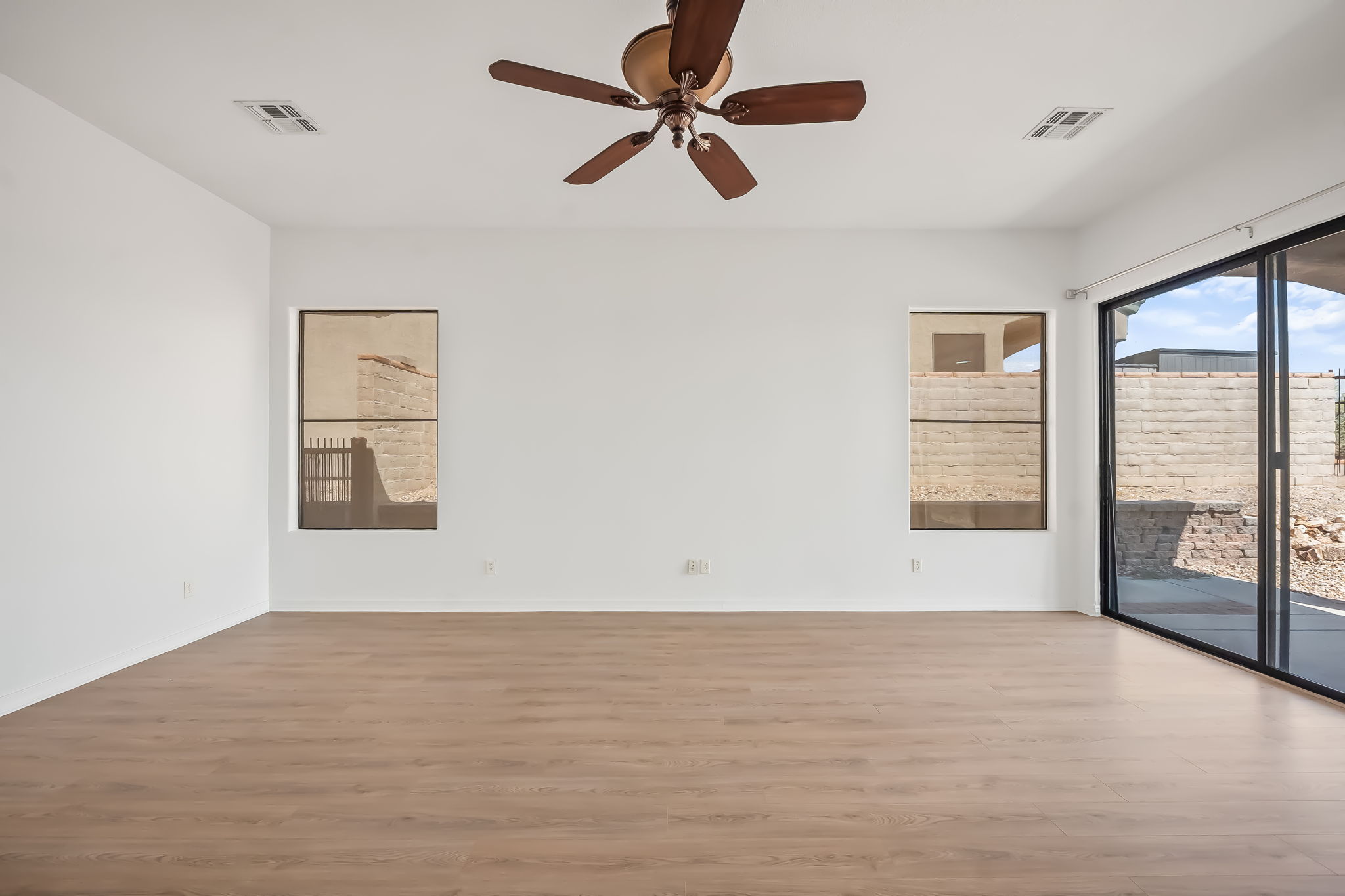  Photo 52
