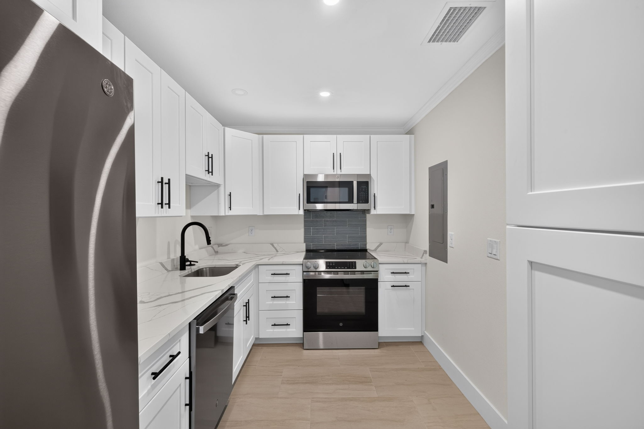 Kitchen 1 of 3