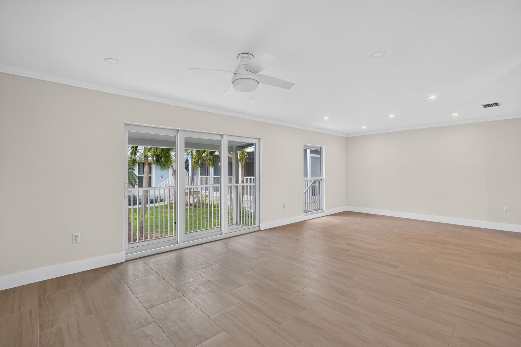Living Room 4 of 5