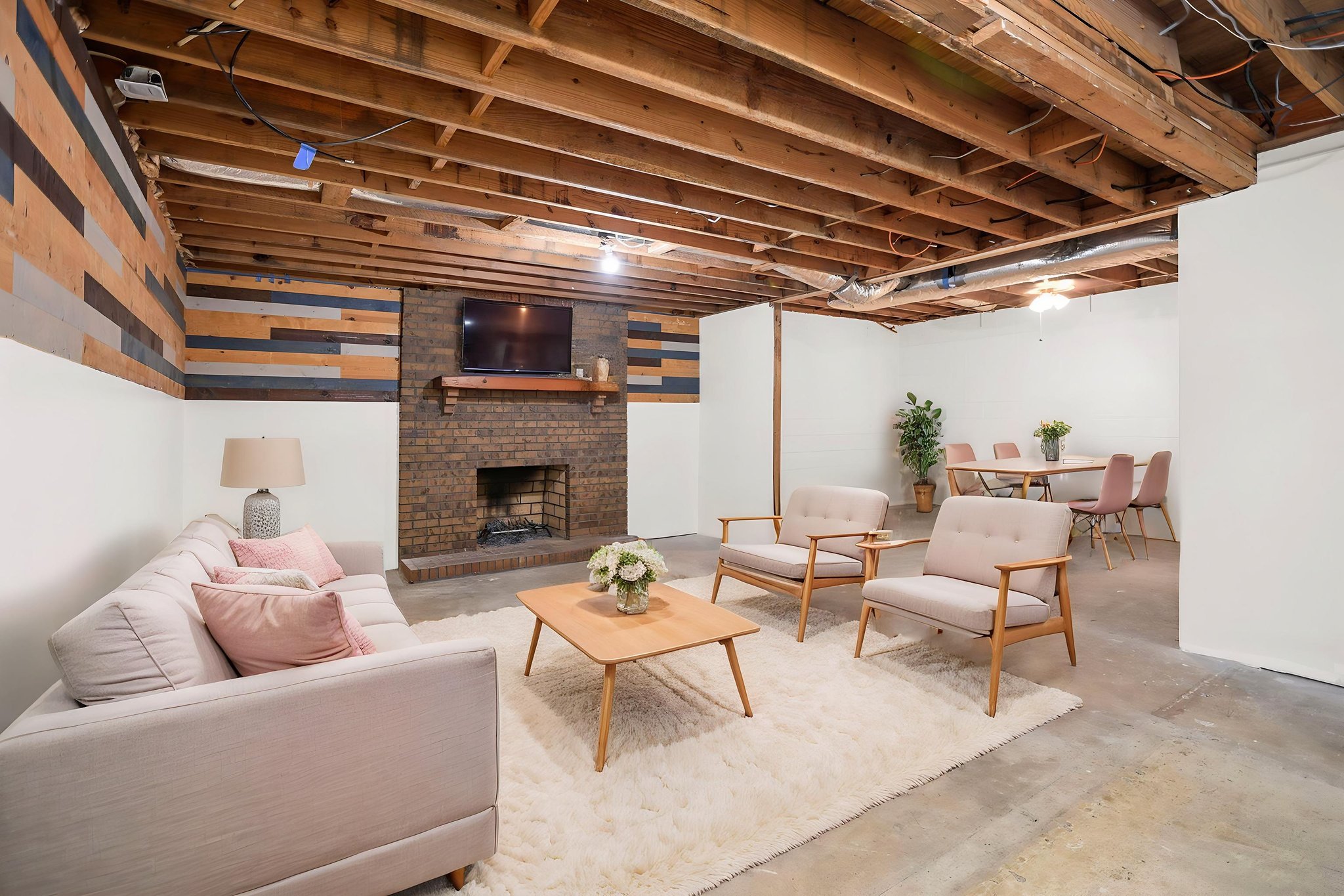 PLMG6763 virtually staged.jpeg