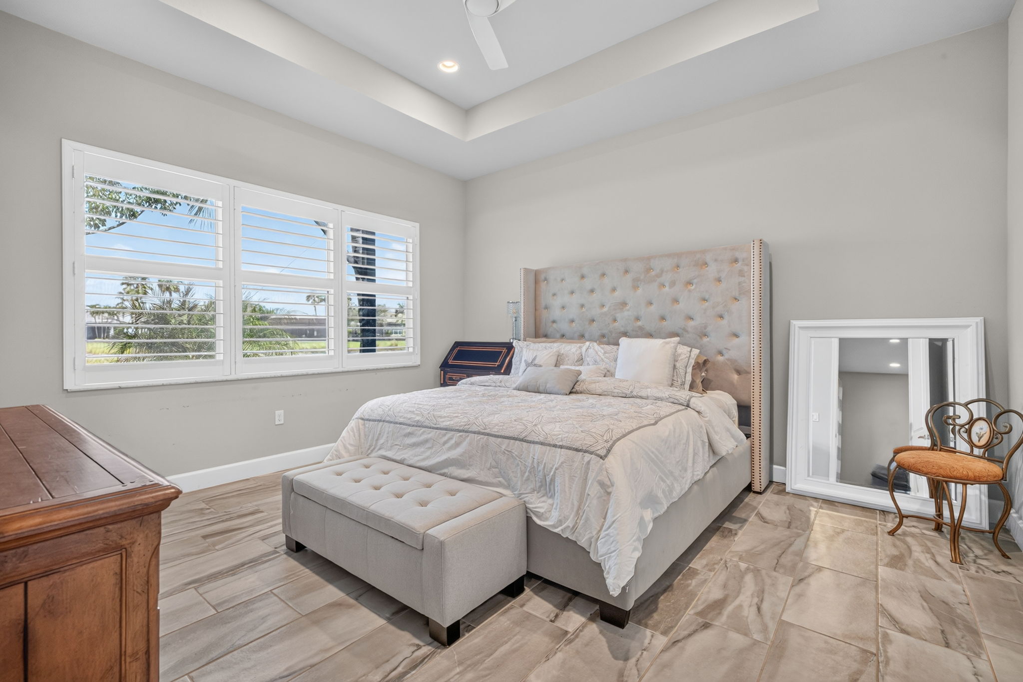 Ever wish to wake up to a calming water view? Your wish has been granted here!