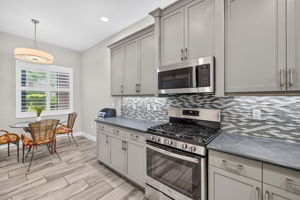 Gorgeous plantation shutters (3 total windows in breakfast nook!) Comfortably seats 4.