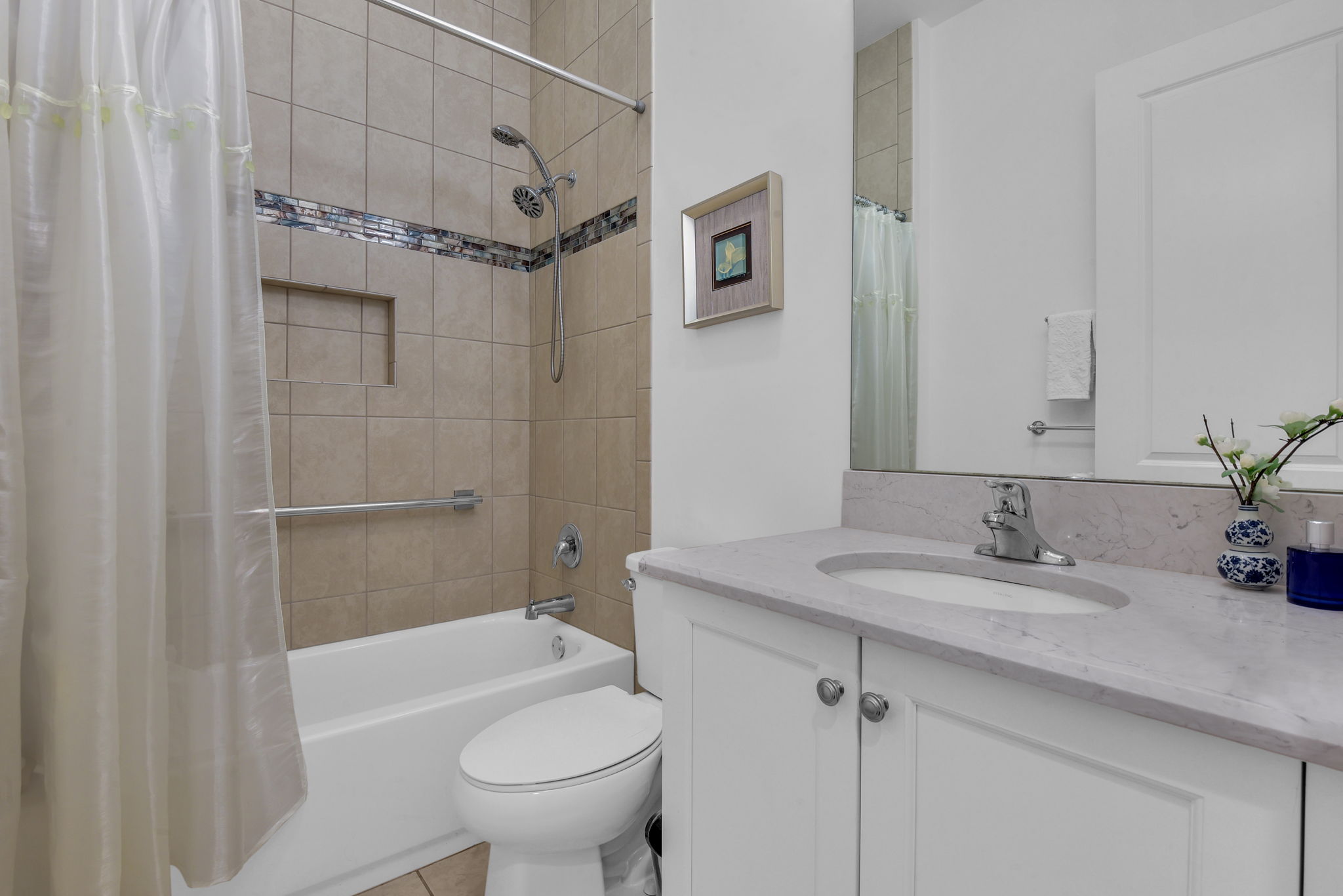 Guest Full Bath