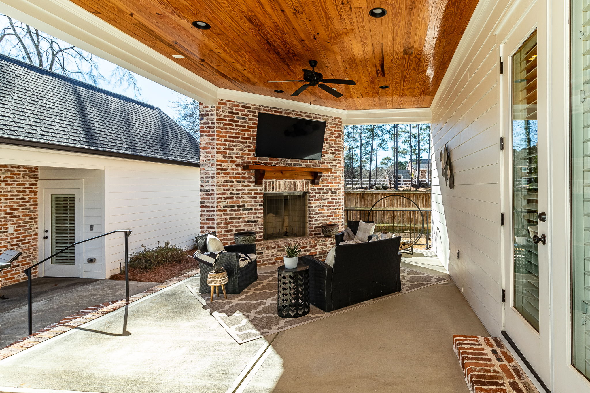 Covered Porch/Outdoor Living