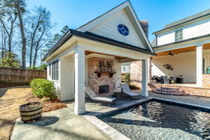 Pool House With Full Bath