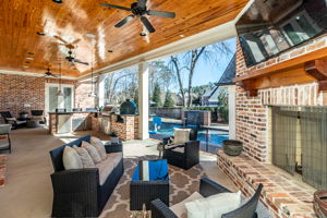 Covered Porch/Outdoor Living