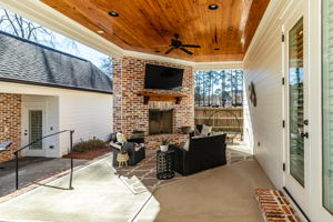 Covered Porch/Outdoor Living