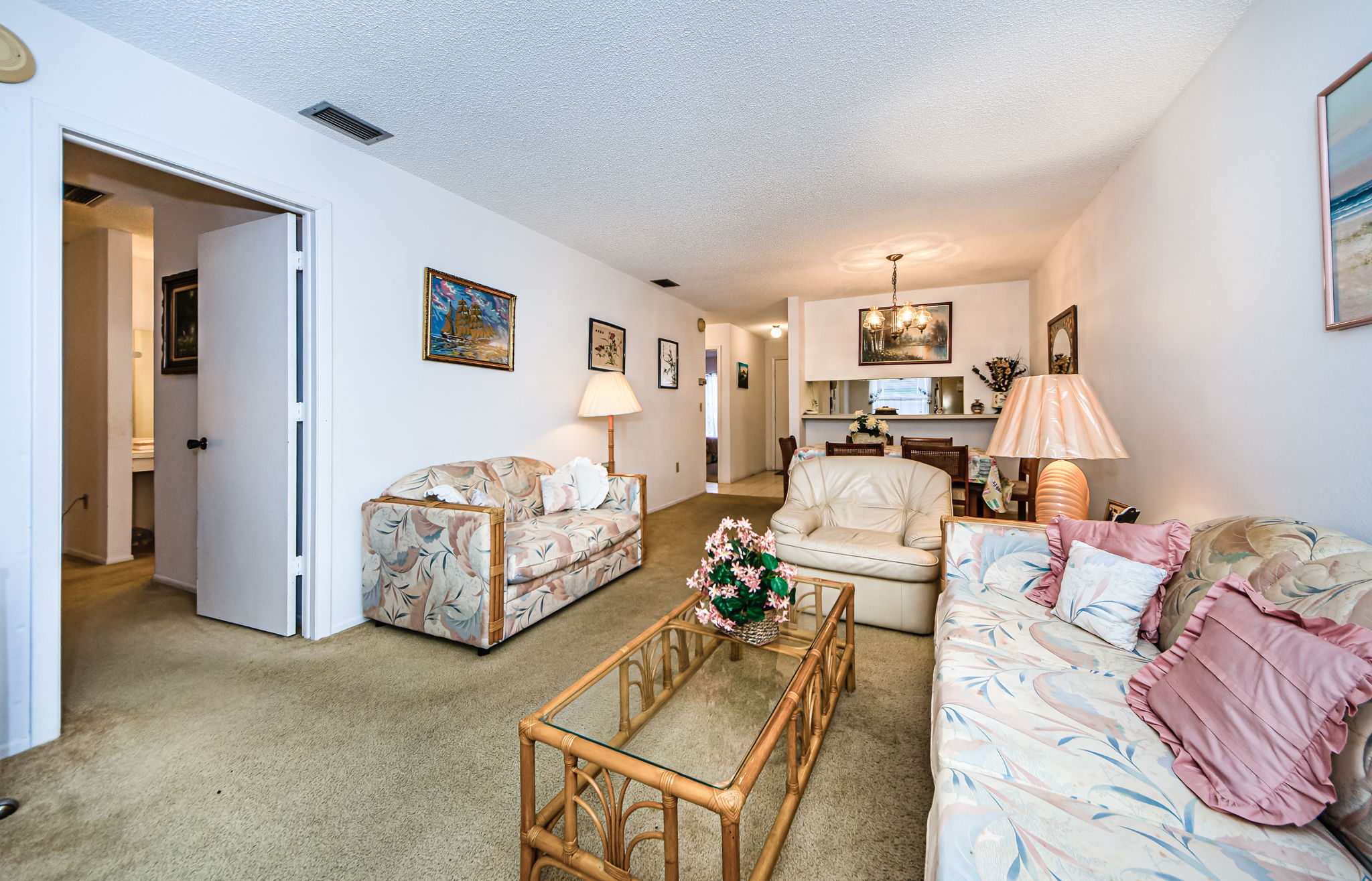 Family Room 3-3