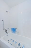 Master Bathroom 1b-2