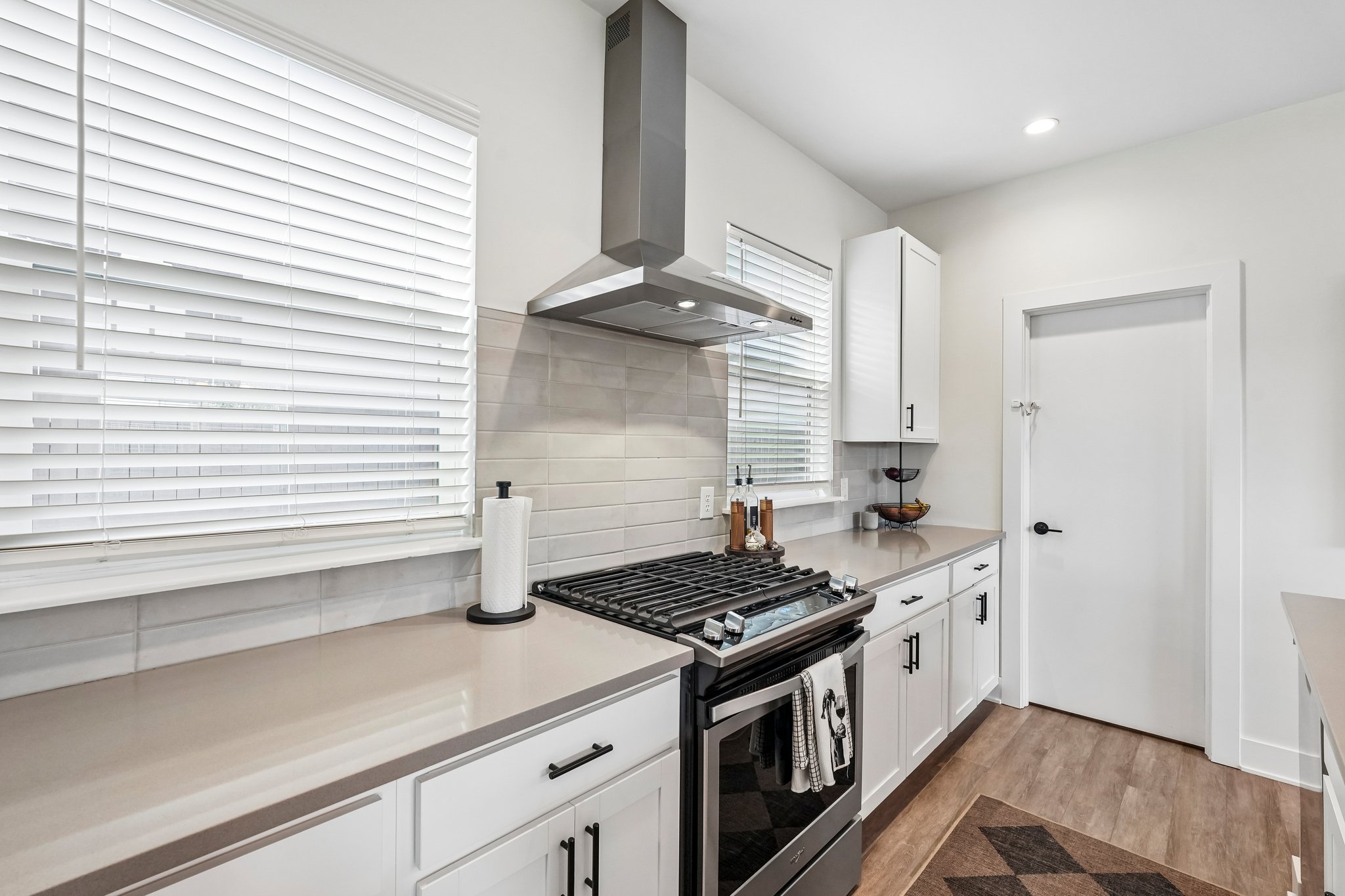 Macpherson Ave-S2204-024.jpg