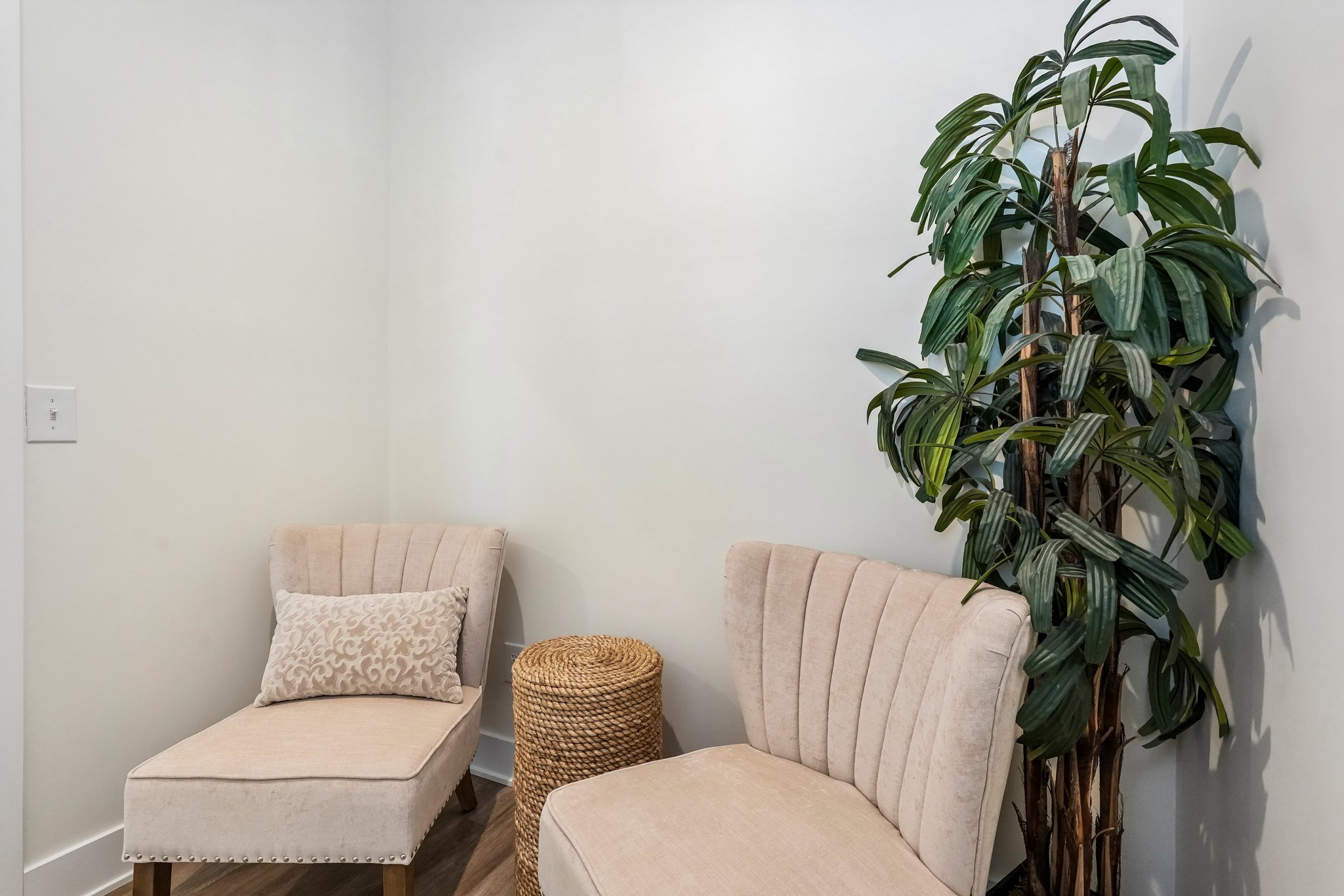 Macpherson Ave-S2204-029.jpg