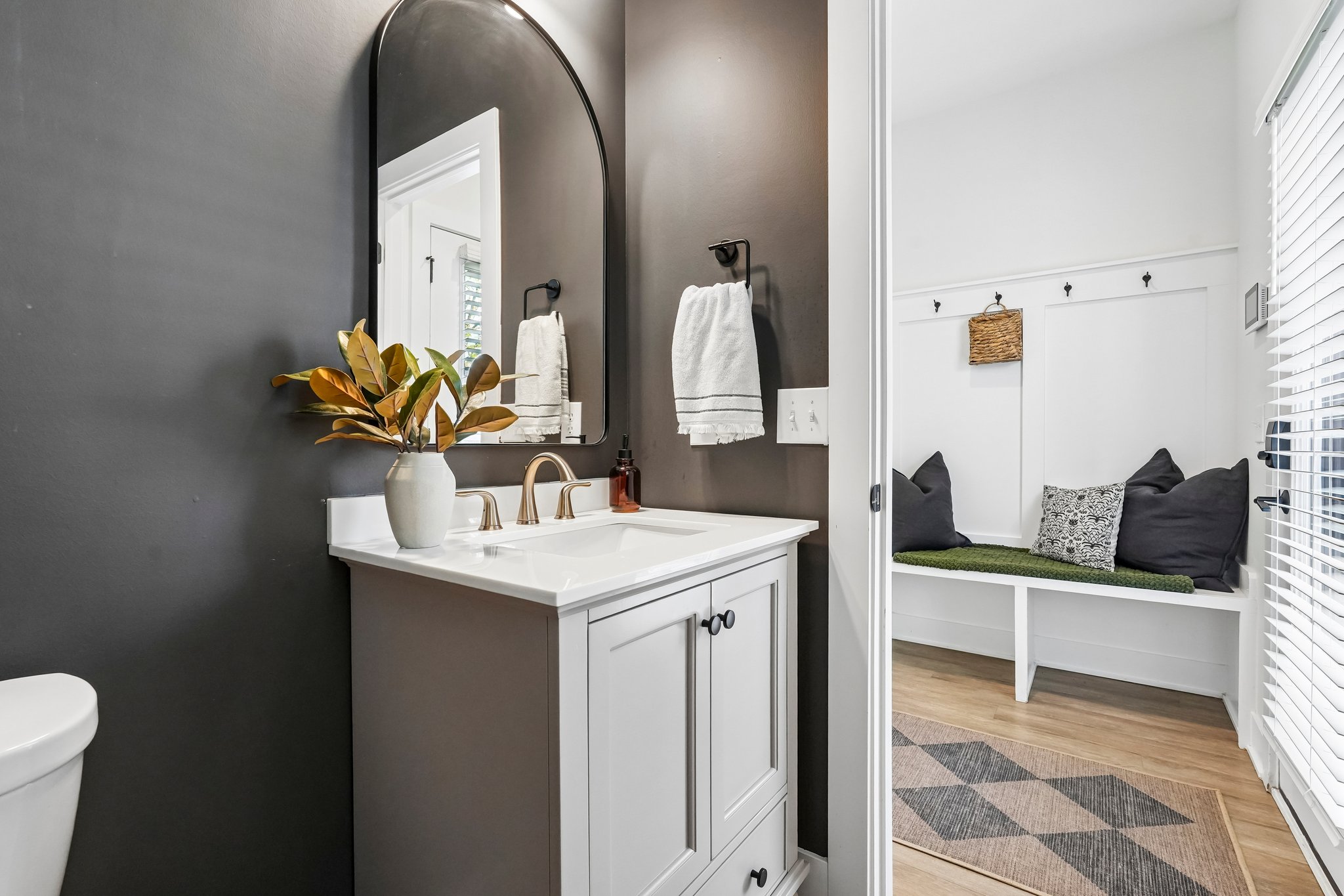 Macpherson Ave-S2204-031.jpg