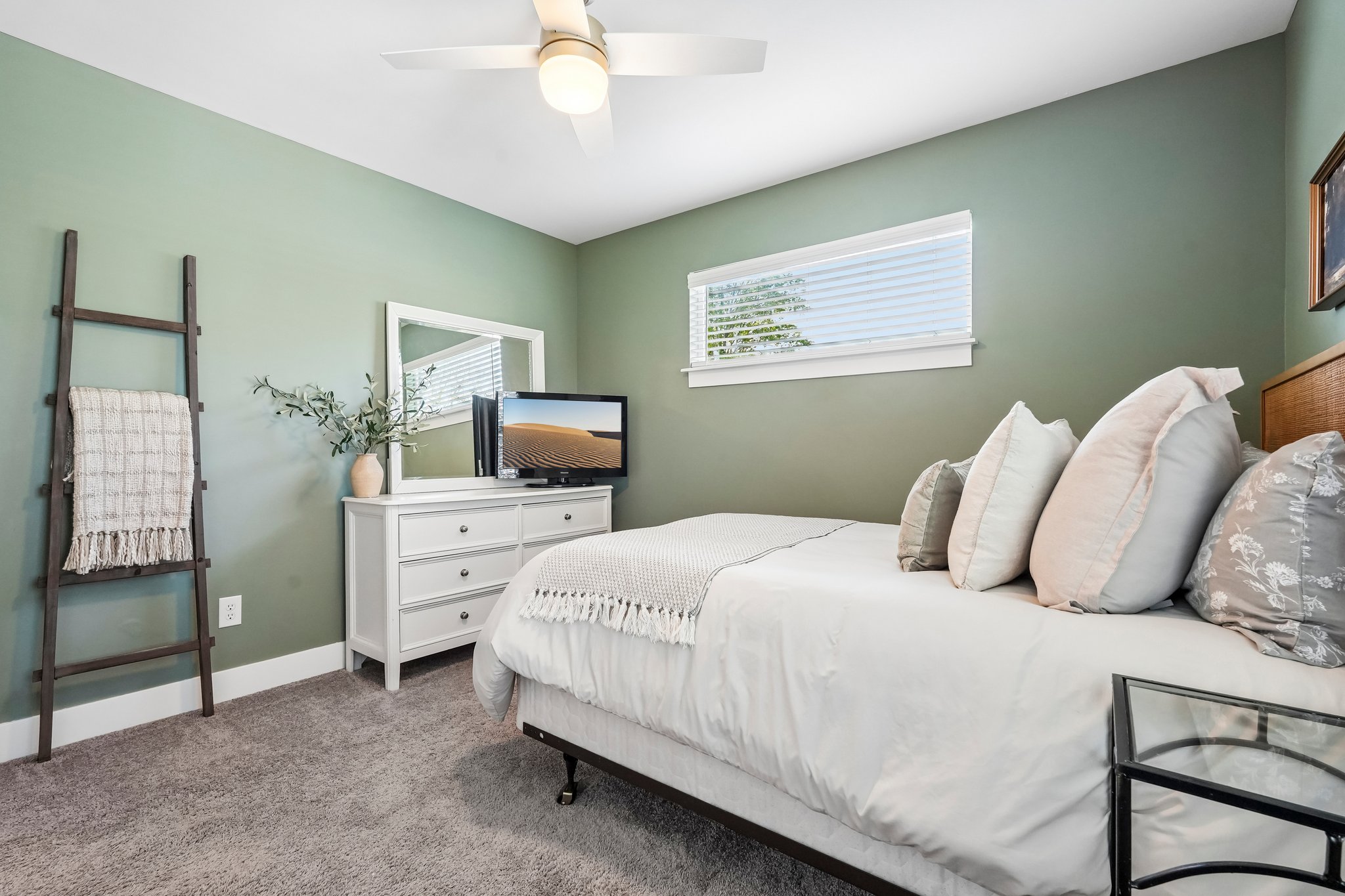 Macpherson Ave-S2204-033.jpg