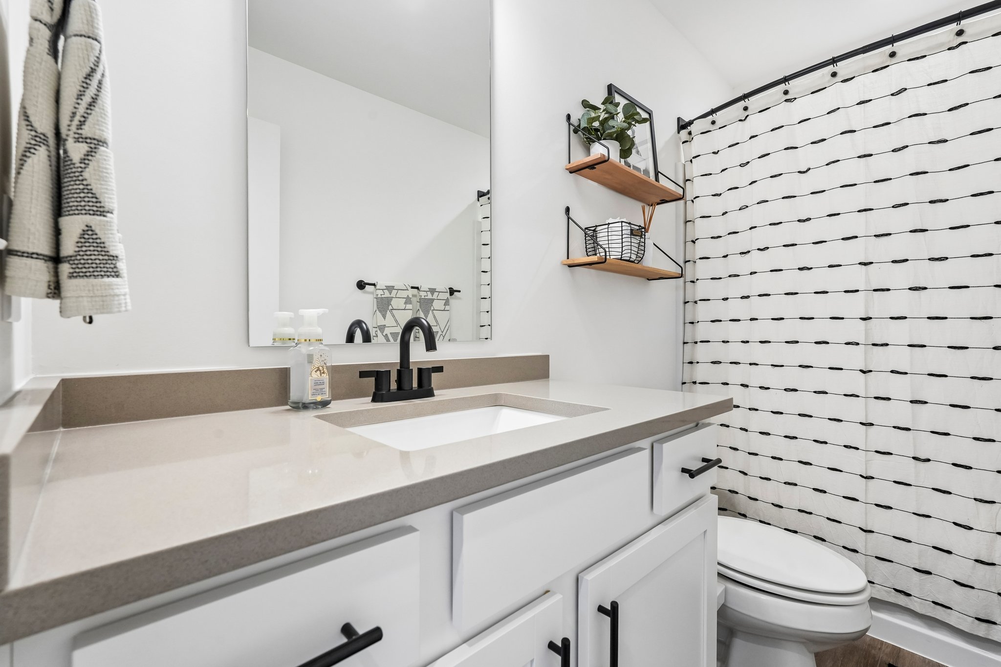 Macpherson Ave-S2204-035.jpg