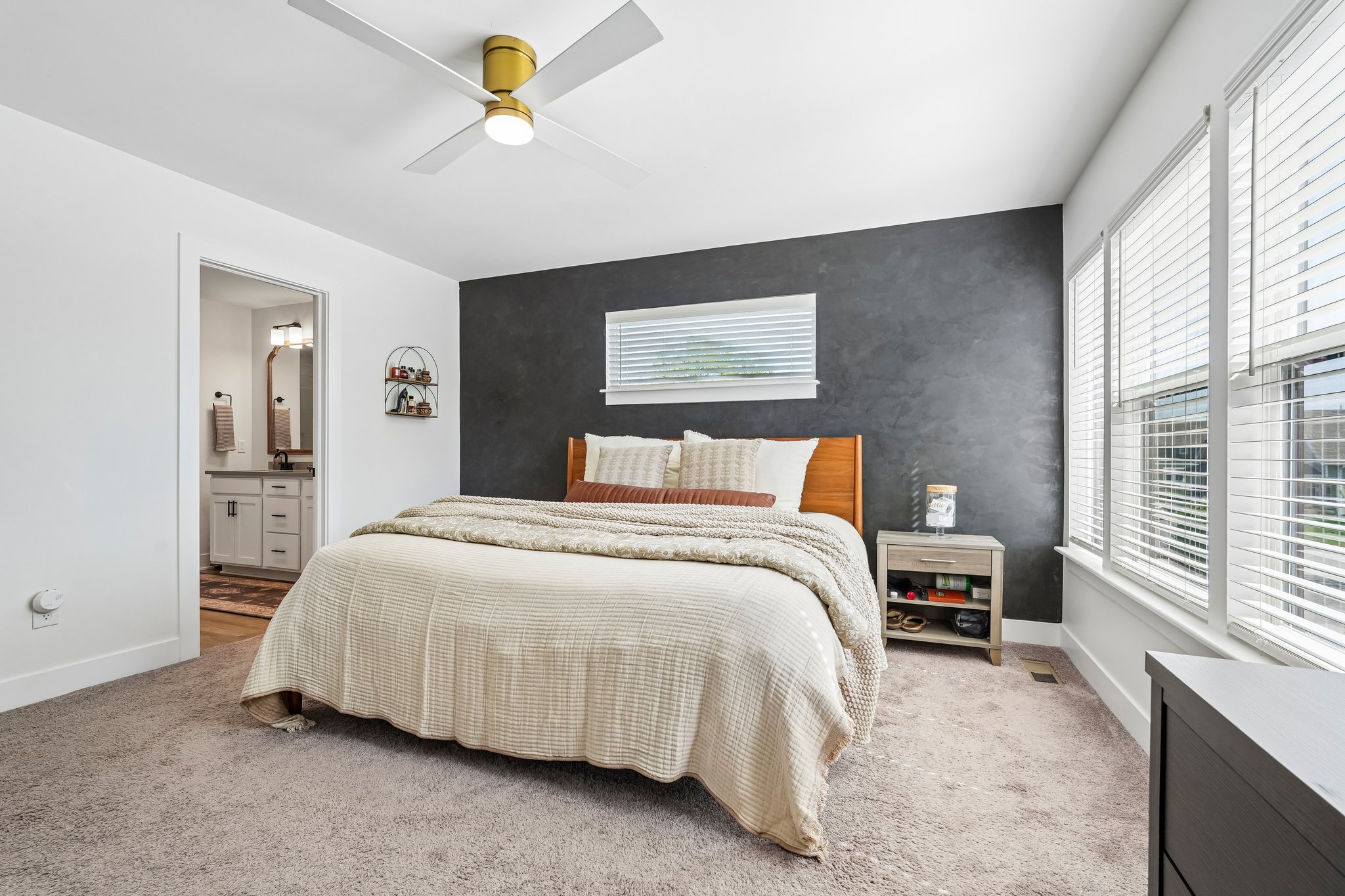 Macpherson Ave-S2204-041.jpg