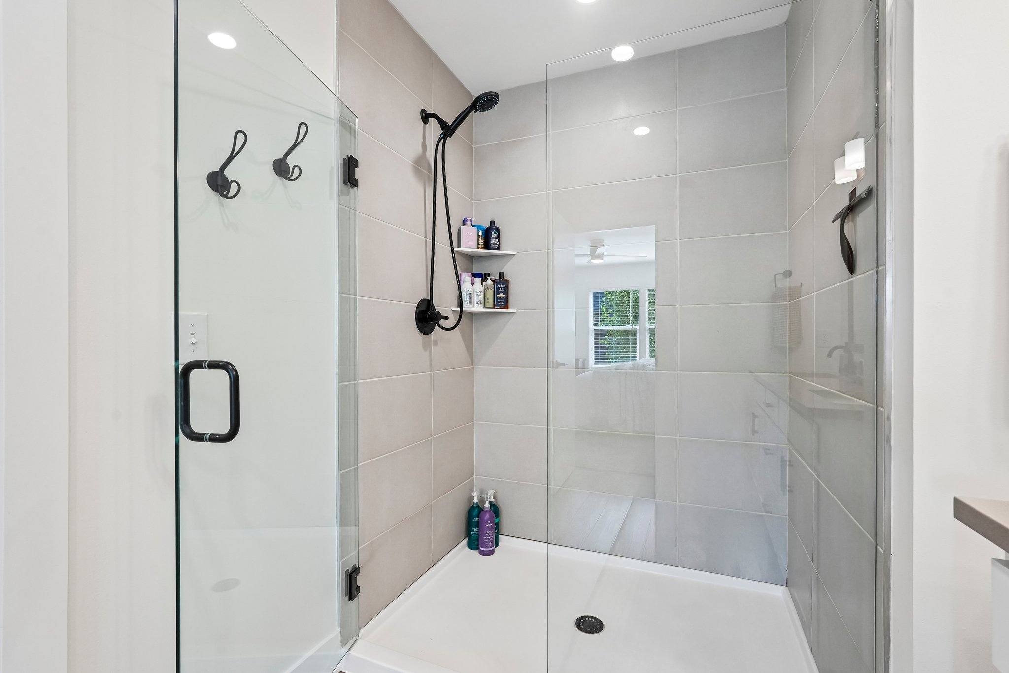 Macpherson Ave-S2204-047.jpg