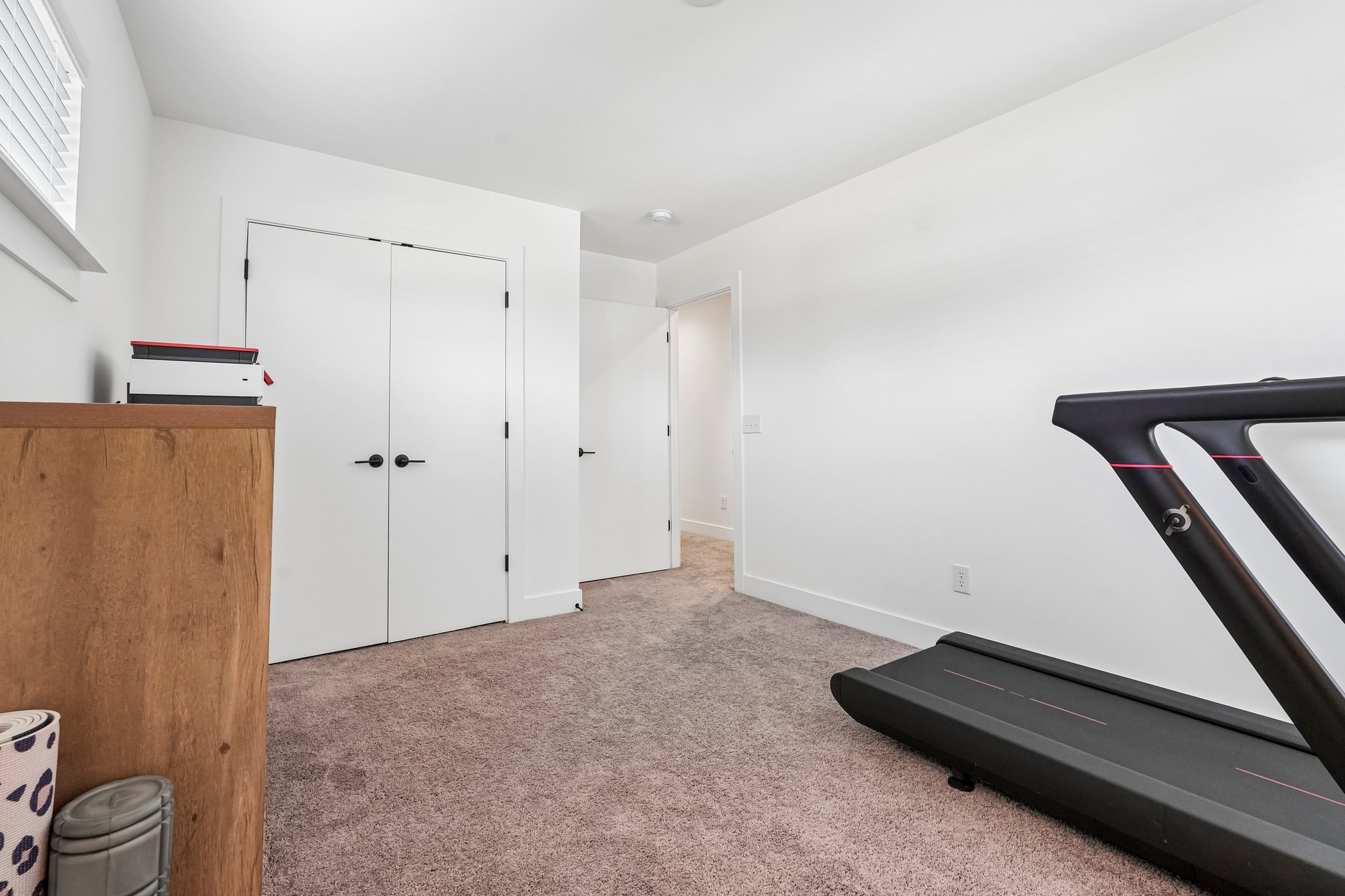 Macpherson Ave-S2204-051.jpg