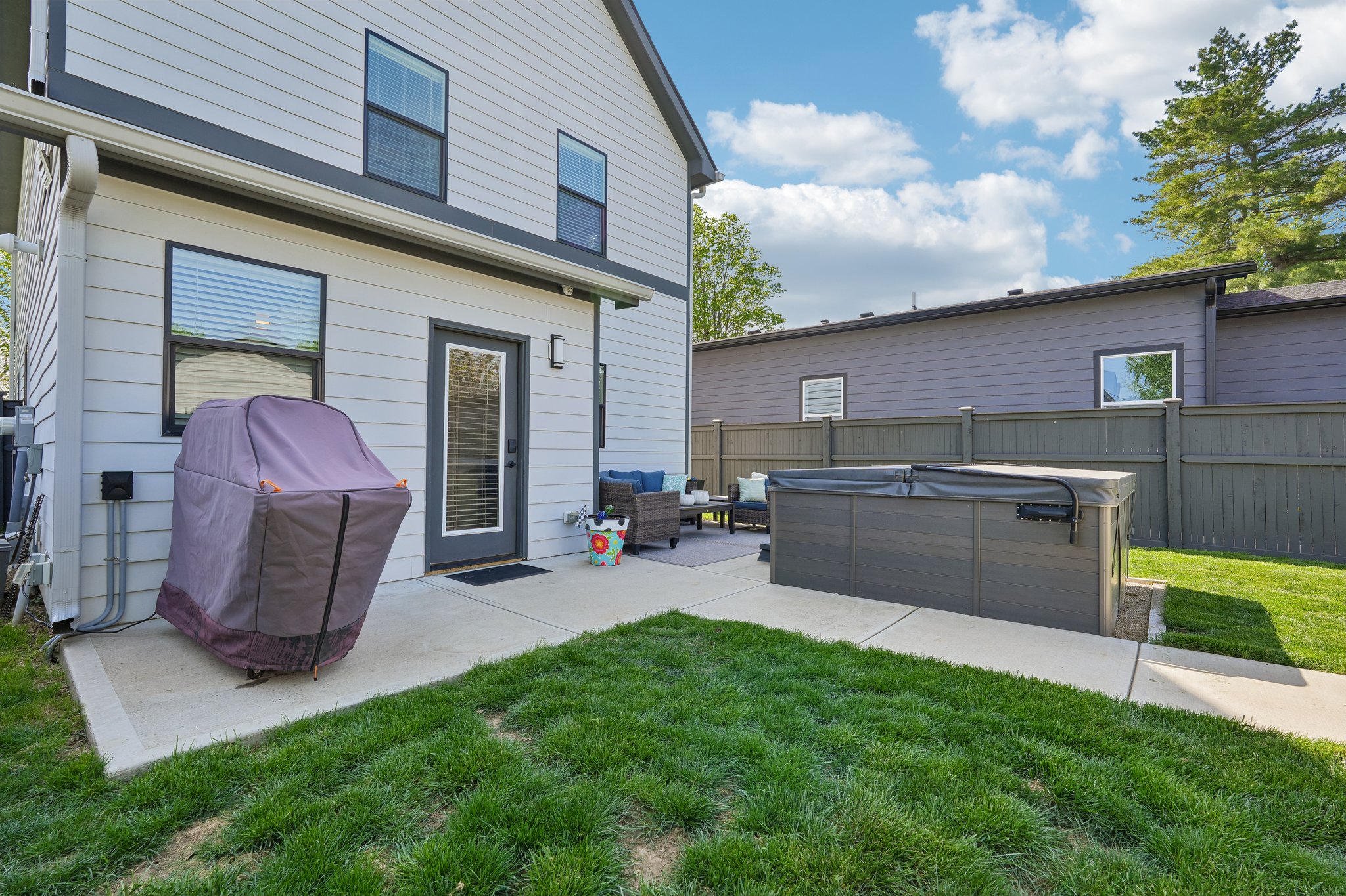 Macpherson Ave-S2204-053.jpg