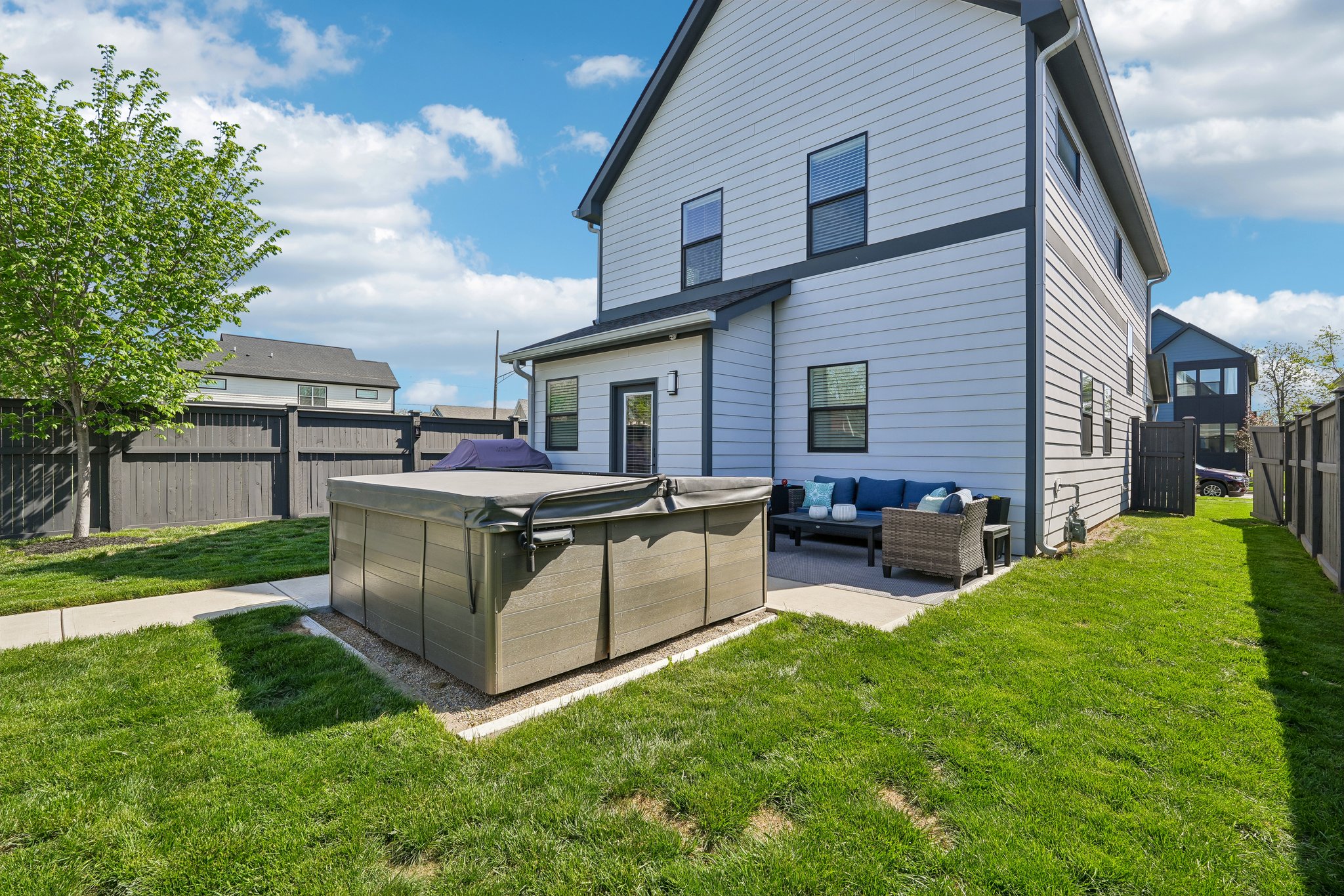 Macpherson Ave-S2204-054.jpg