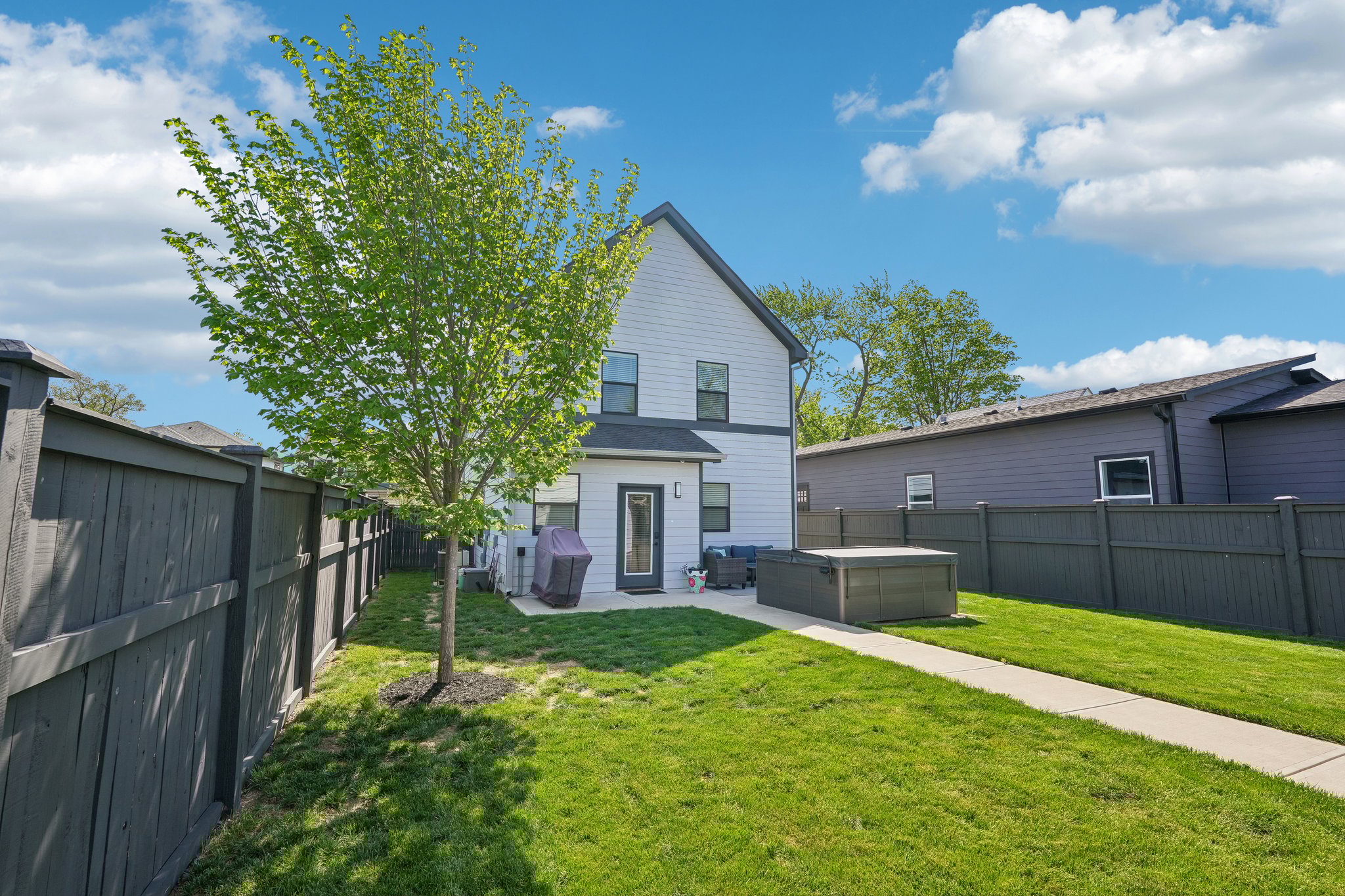 Macpherson Ave-S2204-059.jpg