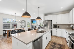 Macpherson Ave-S2204-017.jpg