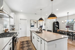 Macpherson Ave-S2204-018.jpg