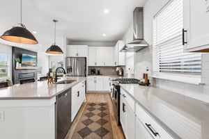 Macpherson Ave-S2204-019.jpg