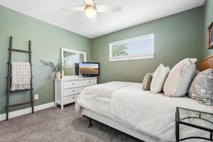 Macpherson Ave-S2204-033.jpg