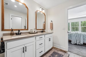 Macpherson Ave-S2204-049.jpg