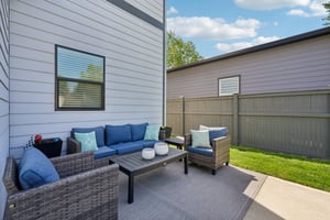 Macpherson Ave-S2204-055.jpg