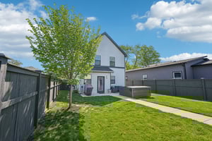 Macpherson Ave-S2204-059.jpg