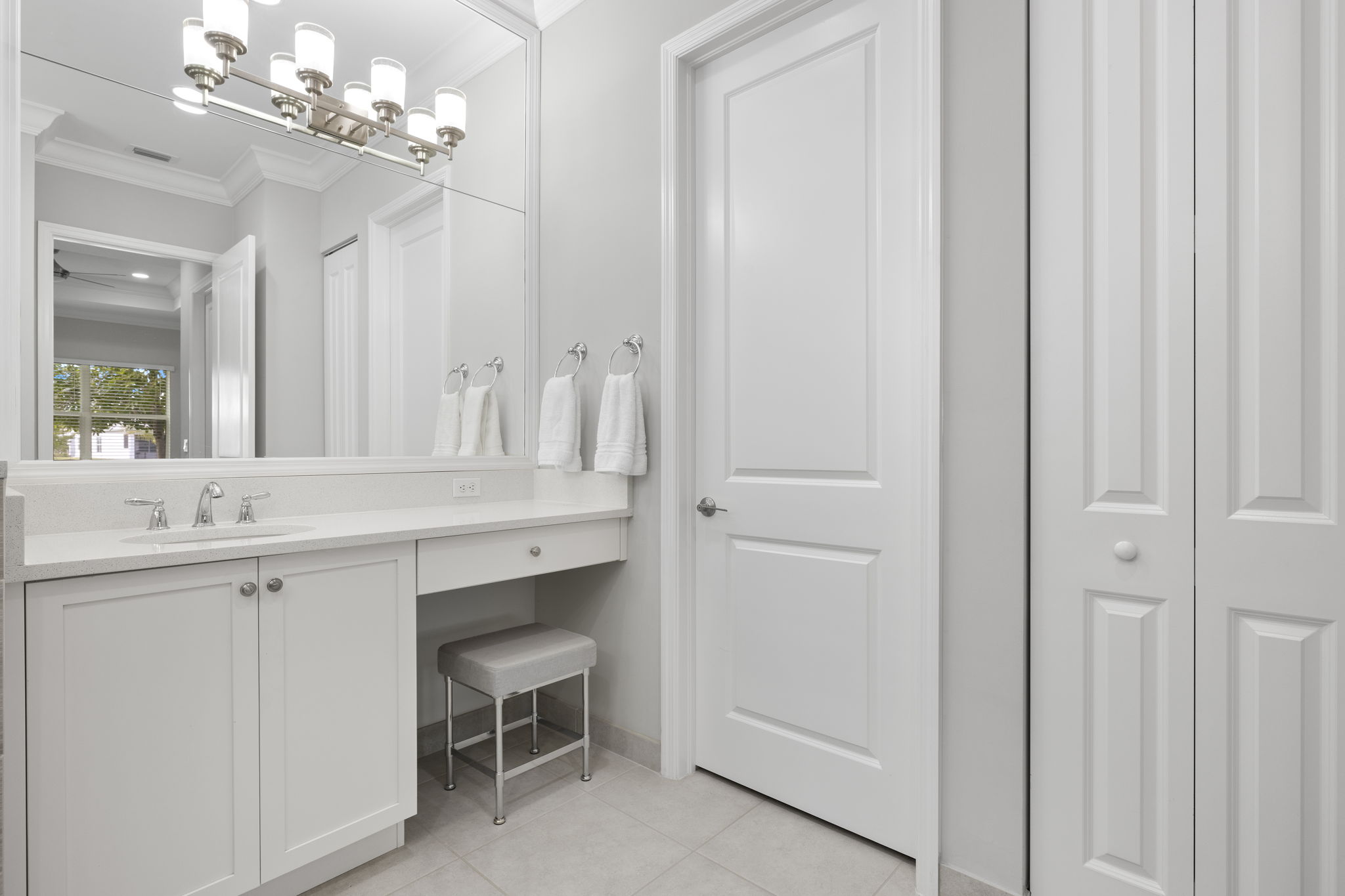 Primary Bathroom (2)