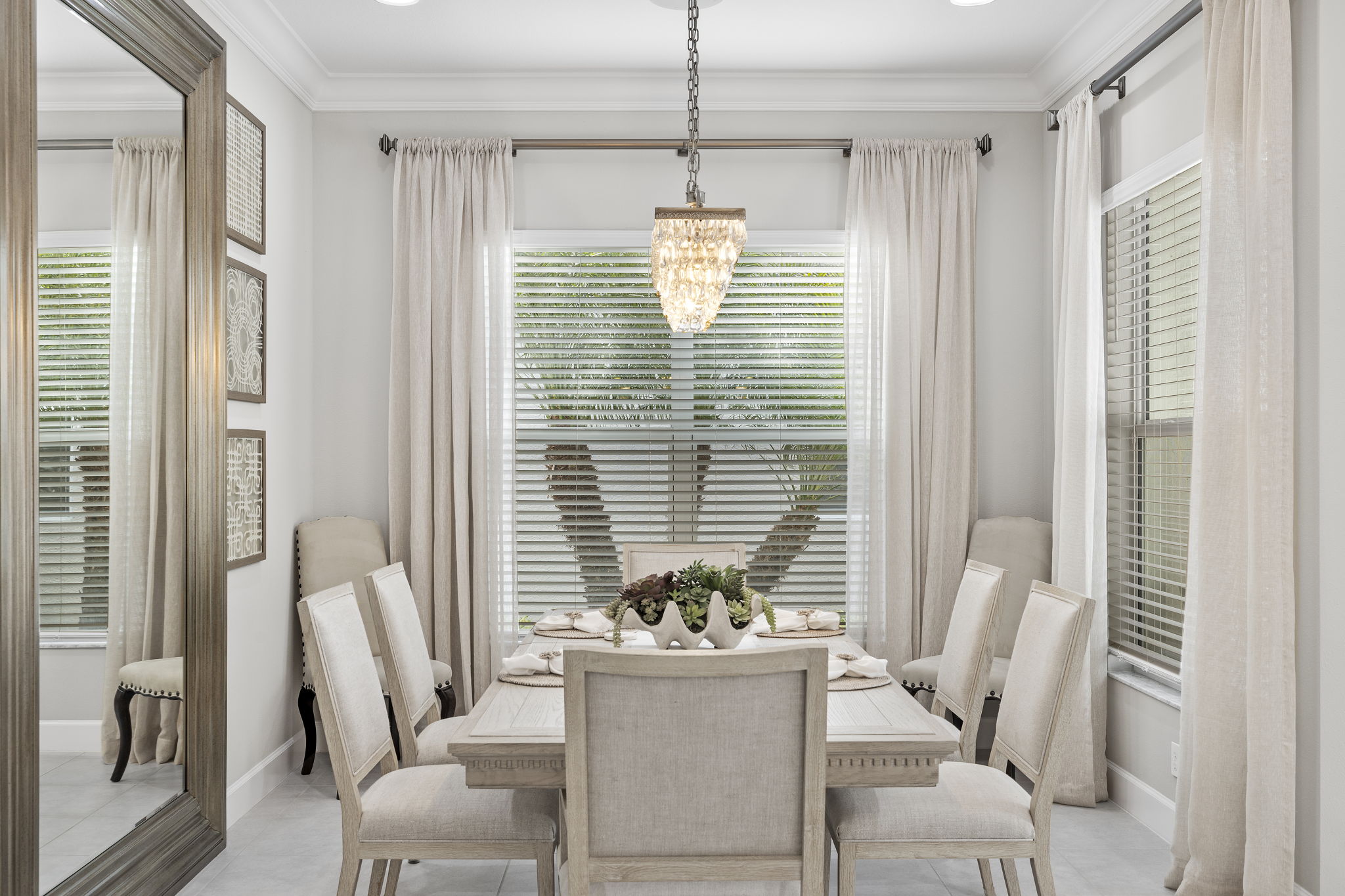 Dining Area (2)