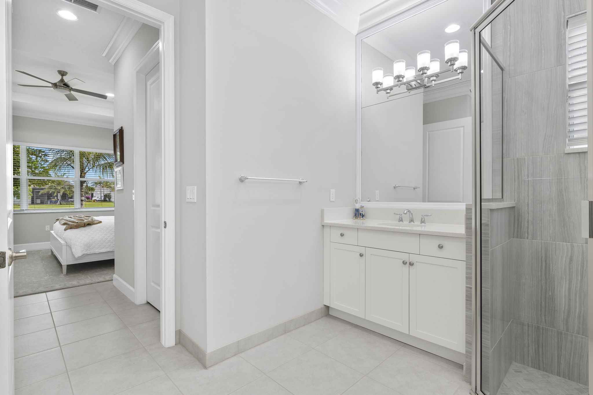 Primary Bathroom (3)