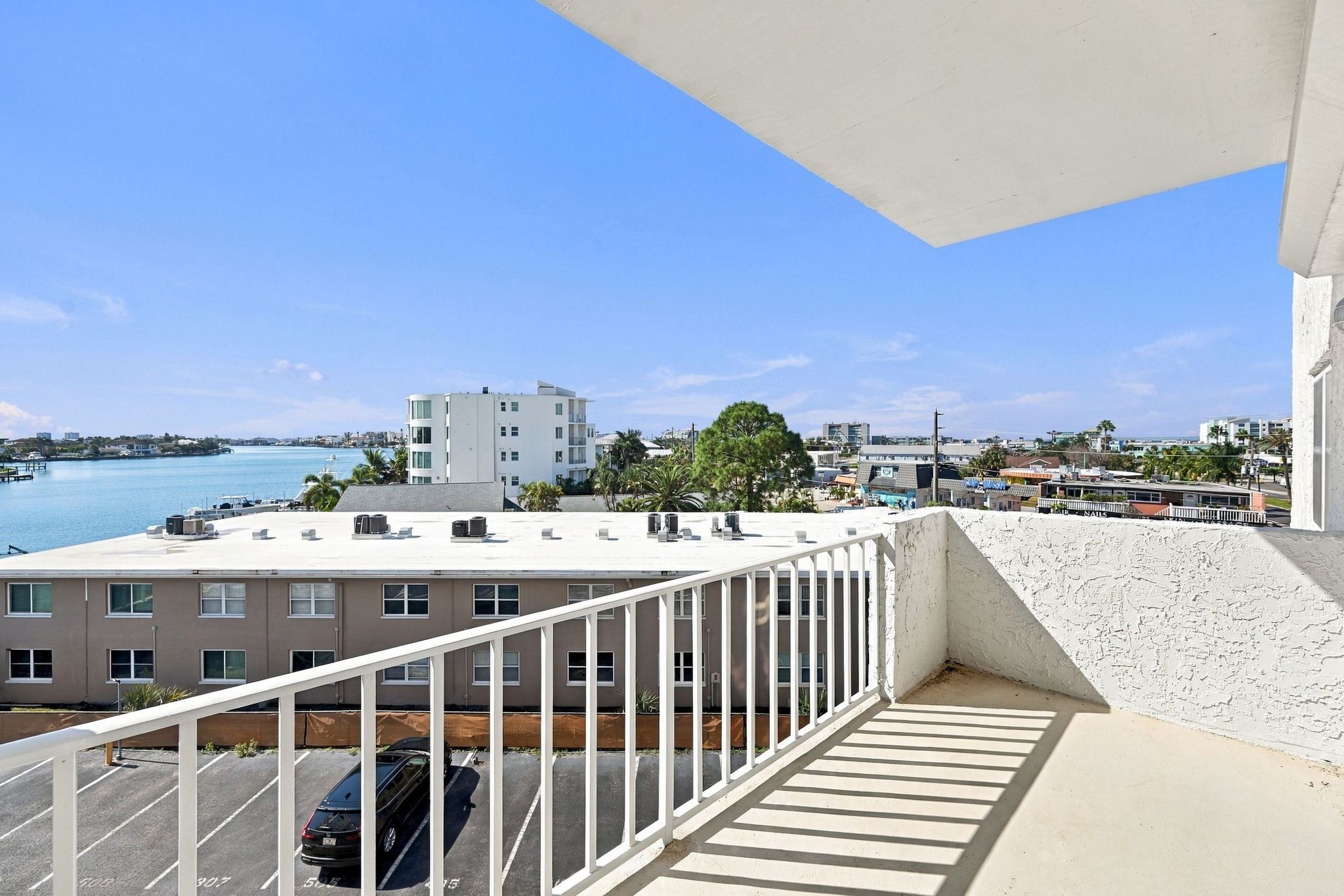 Balcony3