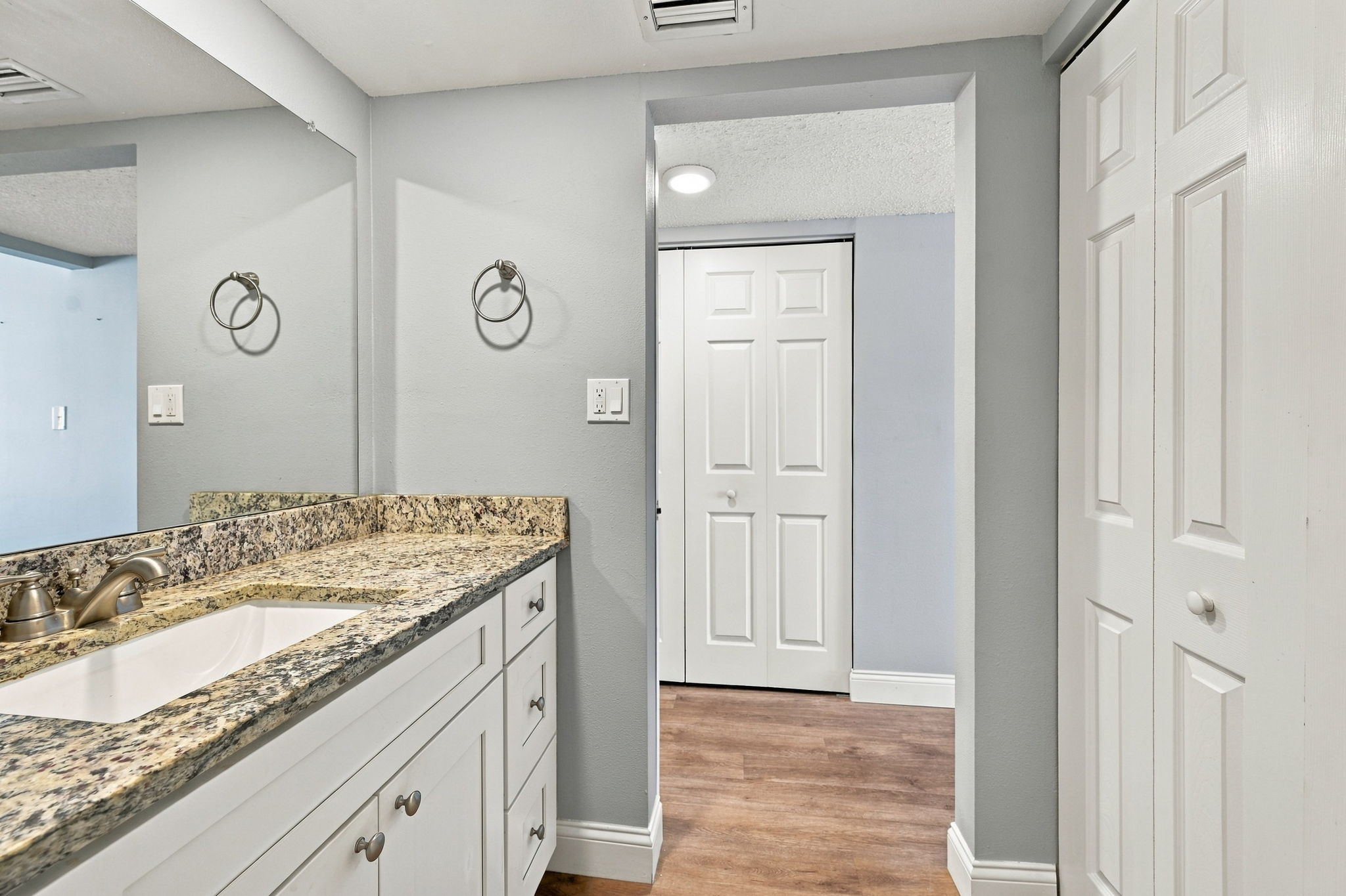 Primary Bathroom1c