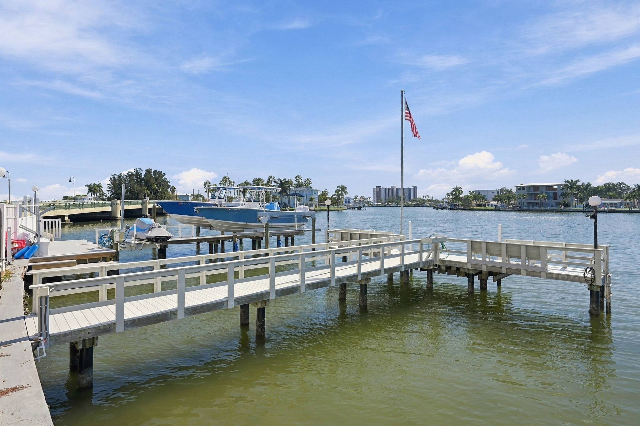 Dock13