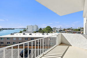 Balcony3