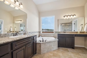 Chisholm Trl-S0809-024.jpg