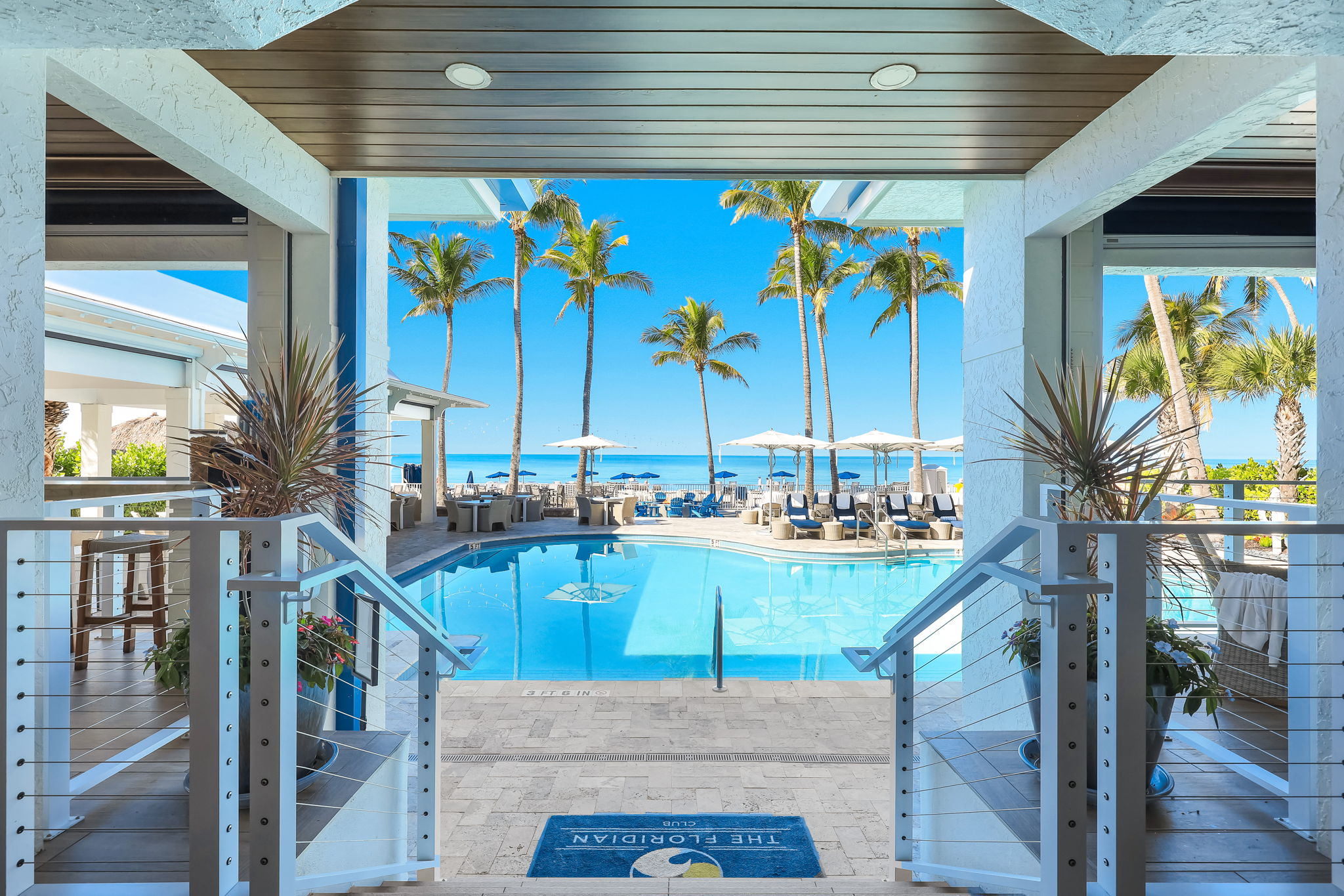 Club - Club exit to pool area